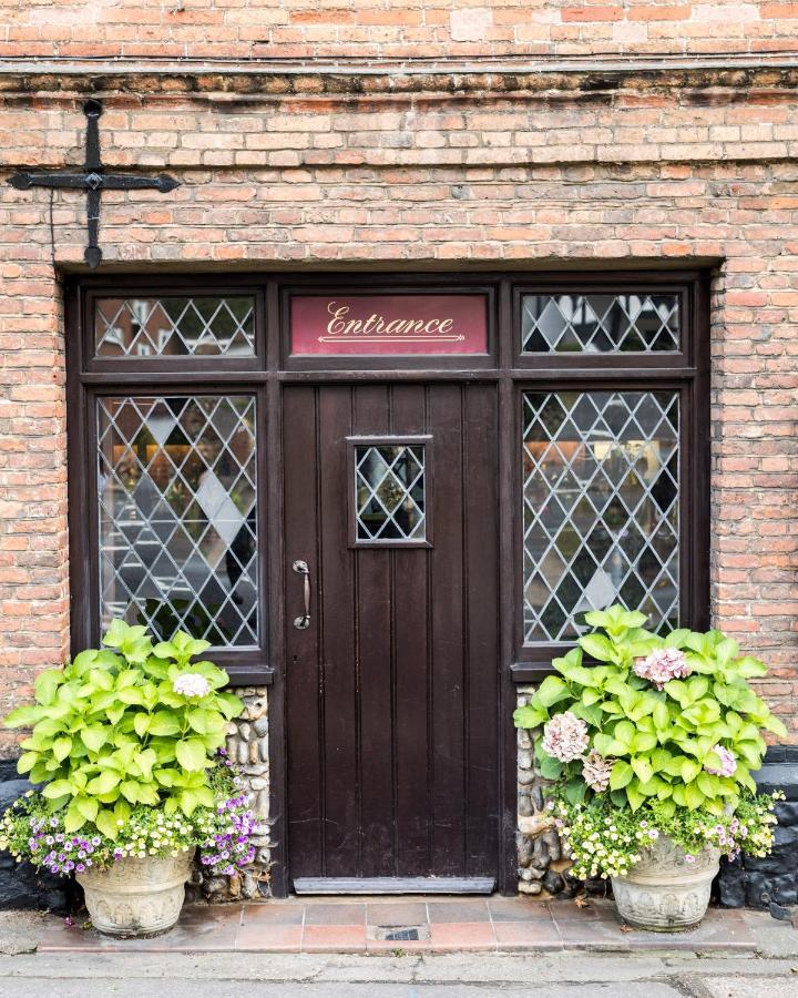Hotel The Red Lion Eaton NWI Exterior foto